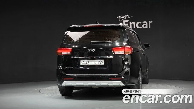 Kia Canival 2018 — photo 4