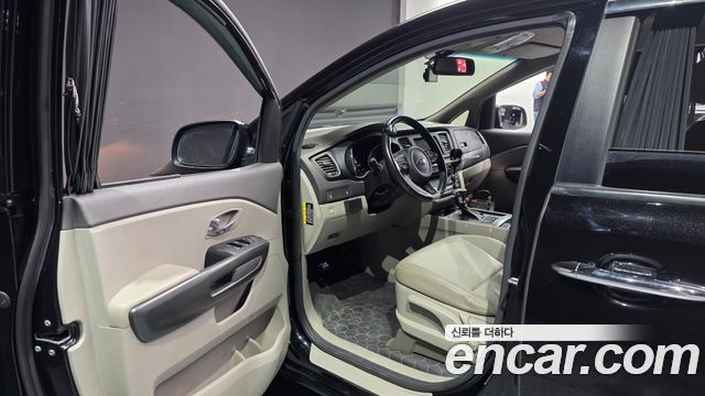 Kia Canival 2018 — photo 13