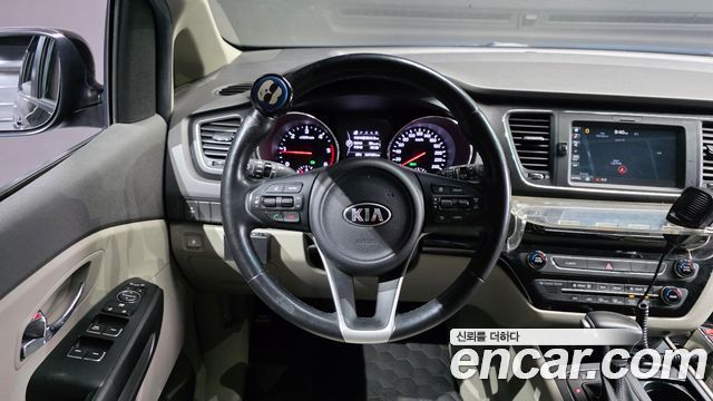 Kia Canival 2018 — photo 20