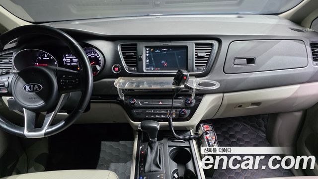 Kia Canival 2018 — photo 24