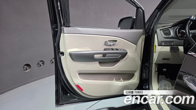 Kia Canival 2018 — photo 14