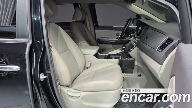 Kia Canival 2018 — photo 16