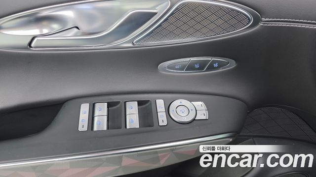 Genesis GV70 2021 — photo 19