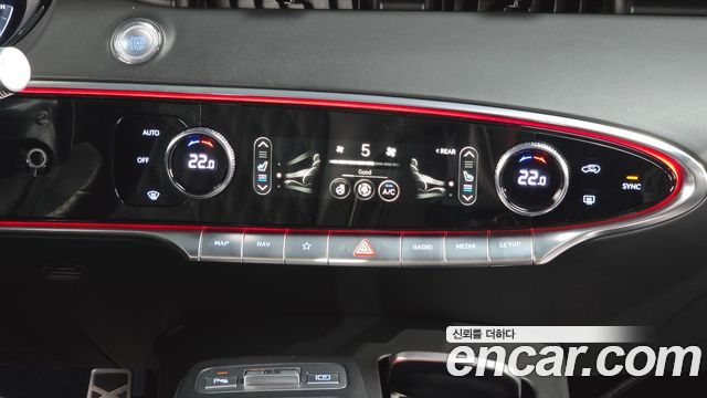 Genesis GV70 2021 — photo 27