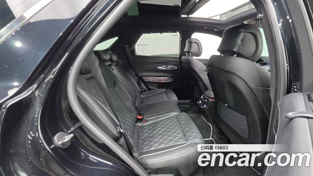 Genesis GV70 2021 — photo 31