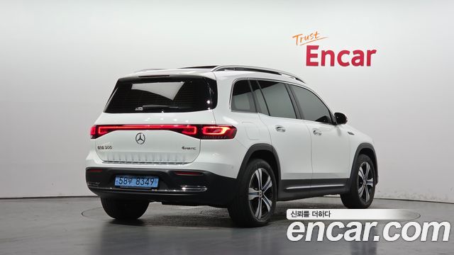 Mercedes-Benz EQB 2022 — photo 2