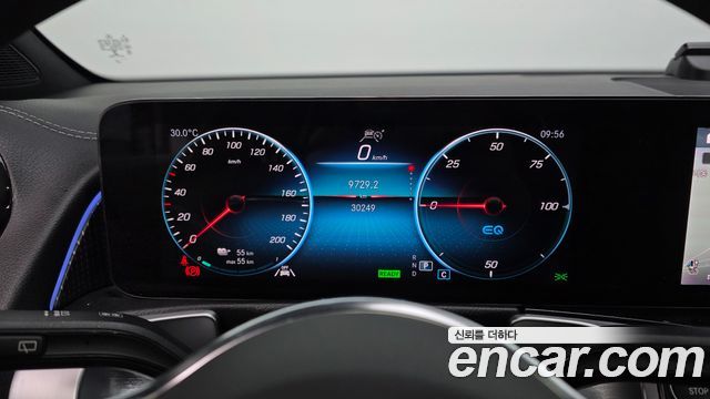 Mercedes-Benz EQB 2022 — photo 11