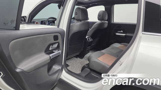 Mercedes-Benz EQB 2022 — photo 18