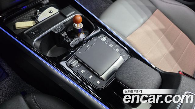 Mercedes-Benz EQB 2022 — photo 26