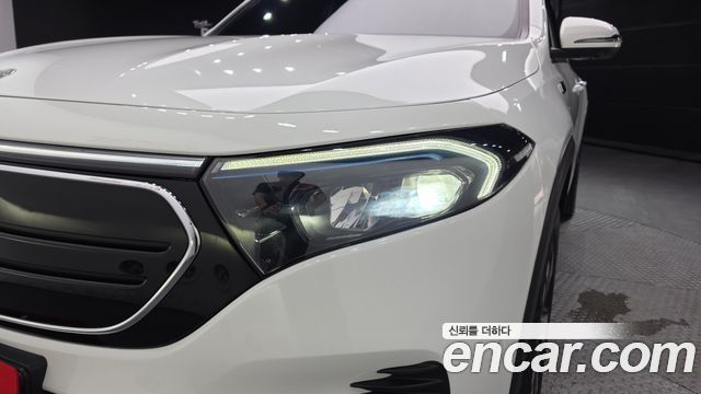Mercedes-Benz EQB 2022 — photo 8