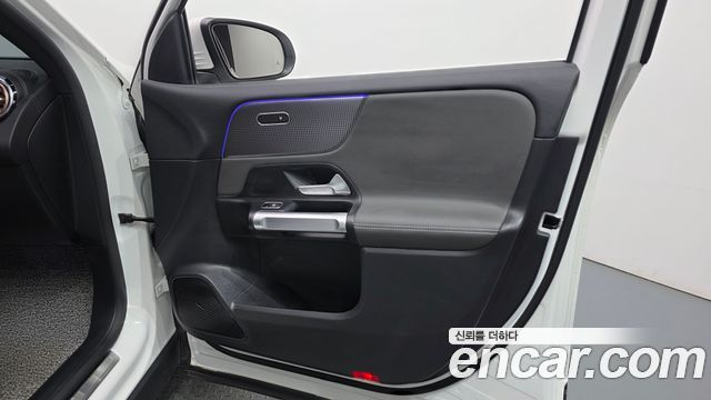 Mercedes-Benz EQB 2022 — photo 14