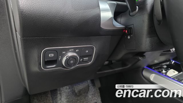 Mercedes-Benz EQB 2022 — photo 27