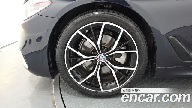 BMW 5-Series 2019 — photo 5