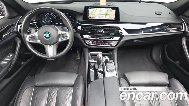 BMW 5-Series 2019 — photo 10