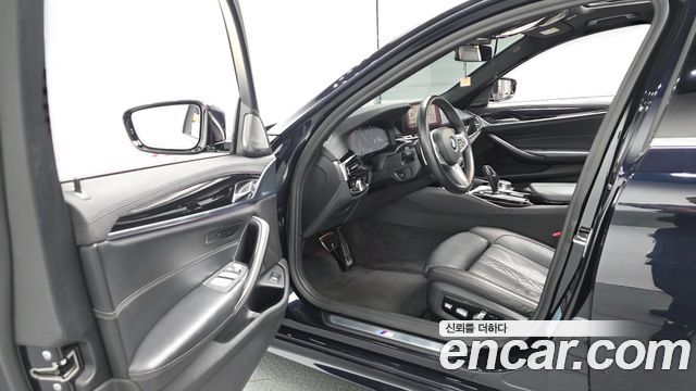 BMW 5-Series 2019 — photo 13