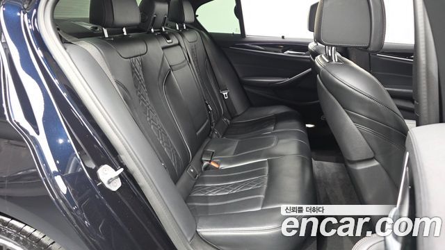 BMW 5-Series 2019 — photo 18