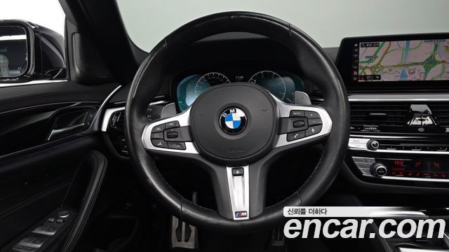 BMW 5-Series 2019 — photo 19