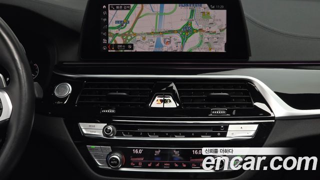 BMW 5-Series 2019 — photo 20