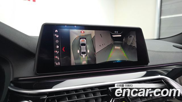 BMW 5-Series 2019 — photo 21