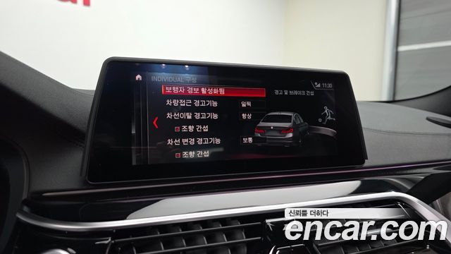 BMW 5-Series 2019 — photo 22
