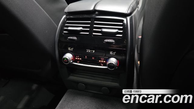 BMW 5-Series 2019 — photo 25