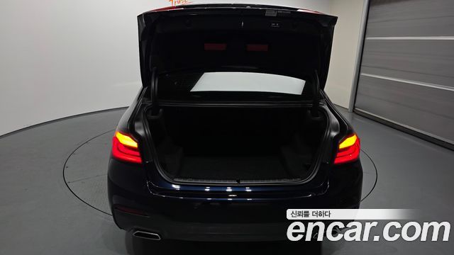 BMW 5-Series 2019 — photo 26