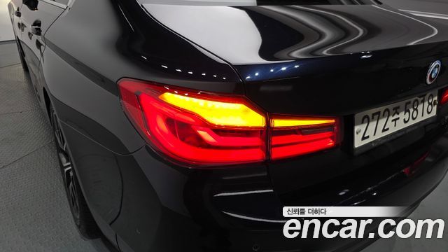 BMW 5-Series 2019 — photo 9
