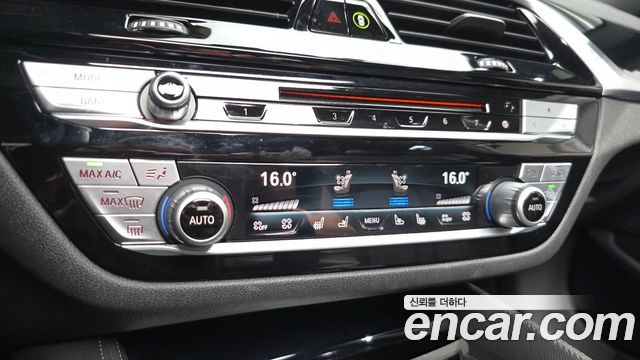 BMW 5-Series 2019 — photo 31