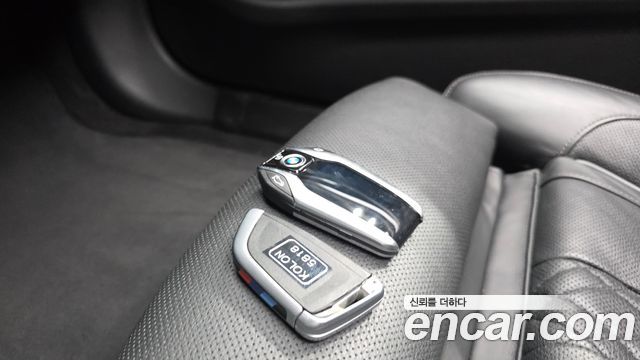 BMW 5-Series 2019 — photo 32