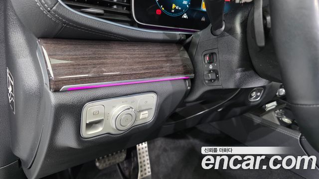 Mercedes-Benz GLE-Class 2021 — photo 20