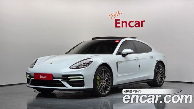 Porsche Panamera 2023 — photo 1