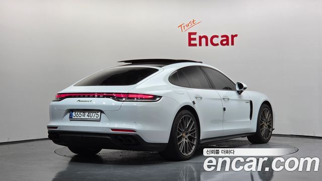 Porsche Panamera 2023 — photo 2