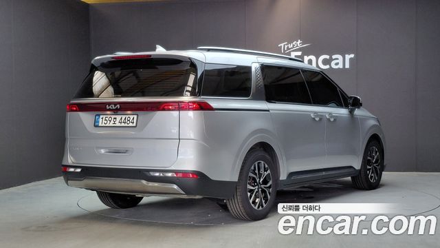 Kia Canival 2023 — photo 2