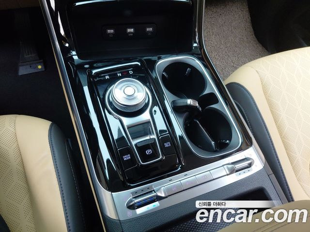 Kia Canival 2023 — photo 12