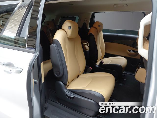 Kia Canival 2023 — photo 17
