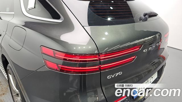 Genesis GV70 2024 — photo 9