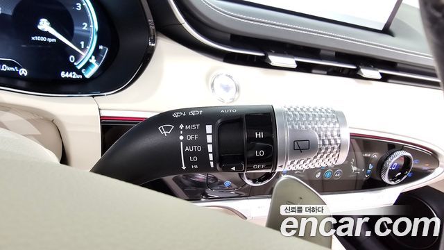 Genesis GV70 2024 — photo 28