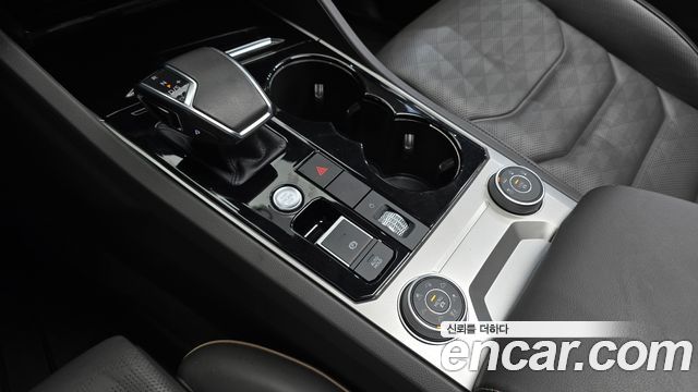 Volkswagen Touareg 2020 — photo 9