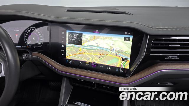 Volkswagen Touareg 2020 — photo 13