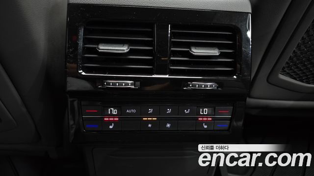 Volkswagen Touareg 2020 — photo 20