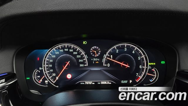 BMW 5-Series 2018 — photo 8