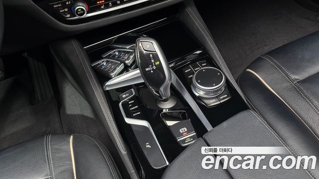 BMW 5-Series 2018 — photo 9