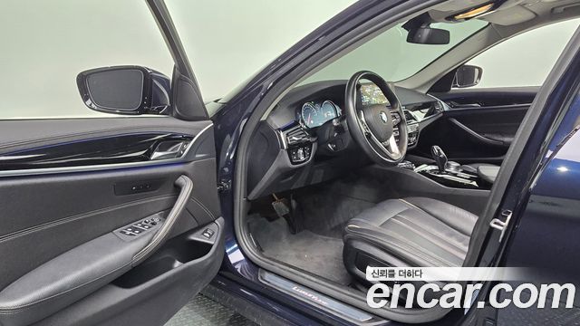BMW 5-Series 2018 — photo 10