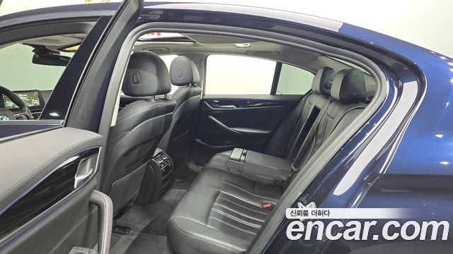 BMW 5-Series 2018 — photo 12