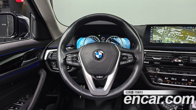 BMW 5-Series 2018 — photo 13