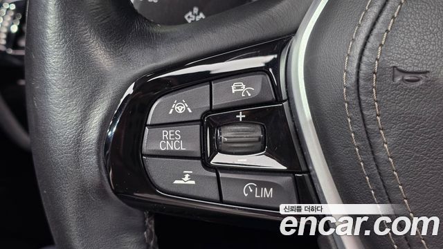 BMW 5-Series 2018 — photo 14