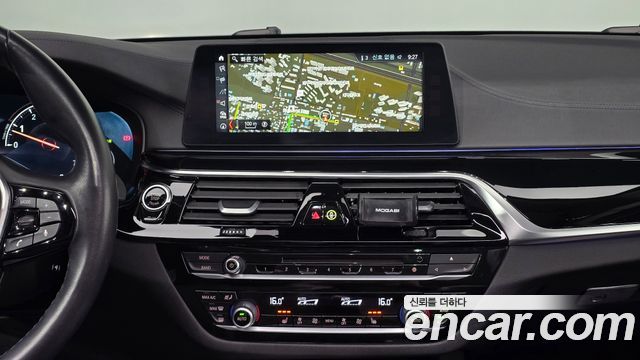 BMW 5-Series 2018 — photo 18