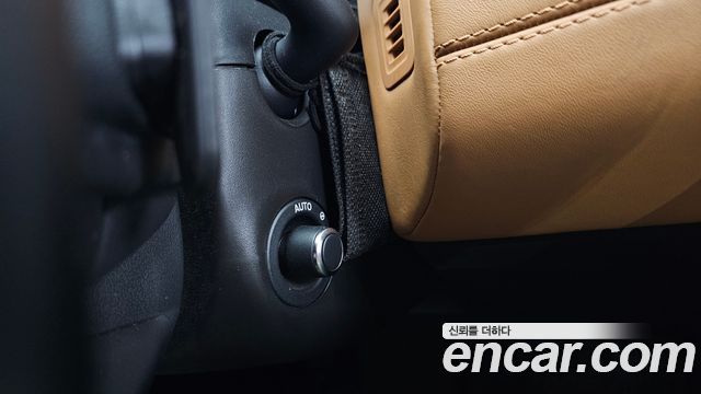 Land Rover Discovery 2020 — photo 31