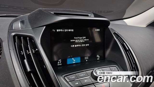Ford Kuga 2017 — photo 16