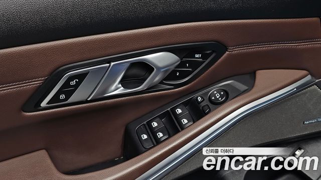 BMW 3-Series 2020 — photo 27